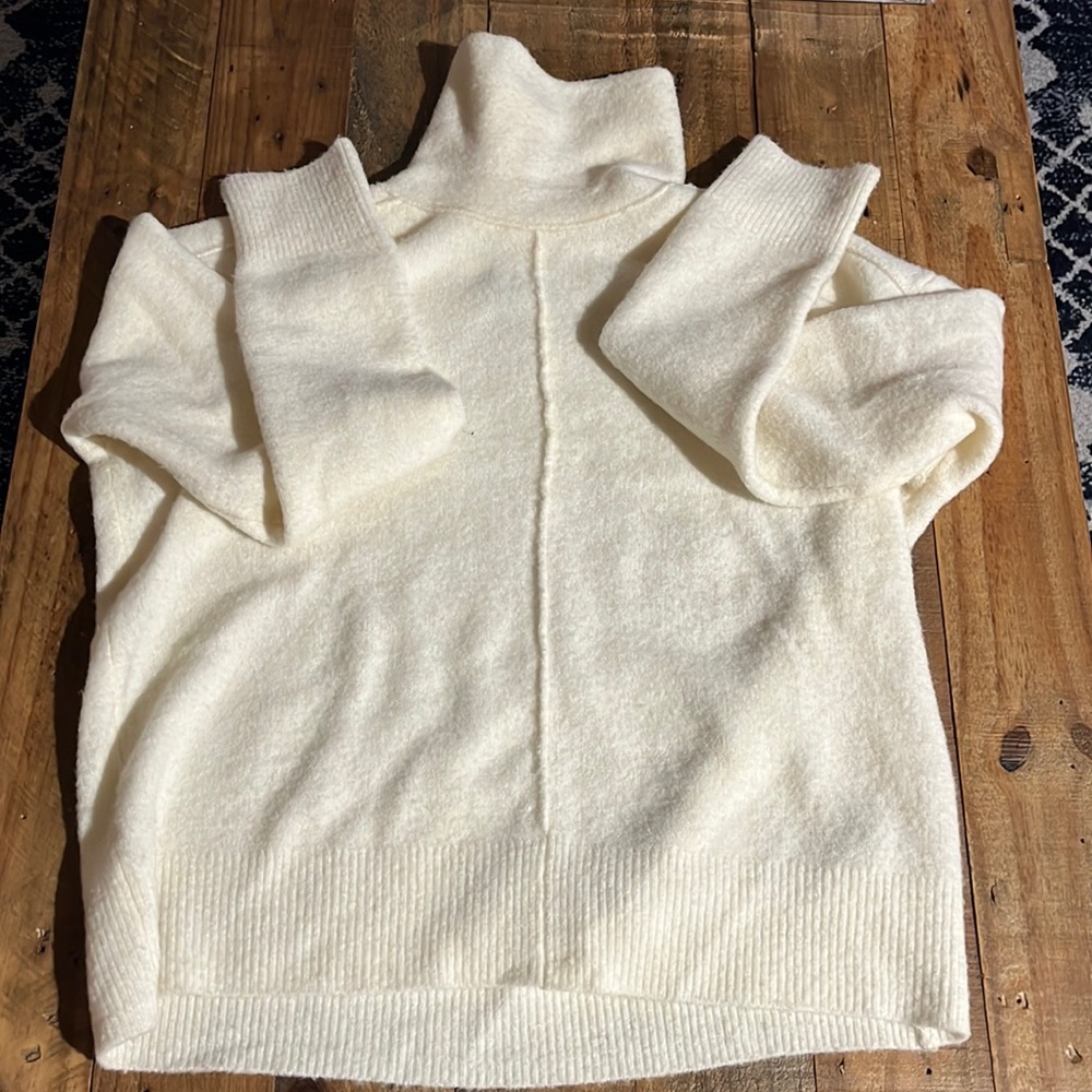 Like-New, Creame, Mock Turtleneck